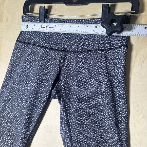 Lululemon Women’s Cropped Comfy Leggings Size 6 - Picture 4 of 10